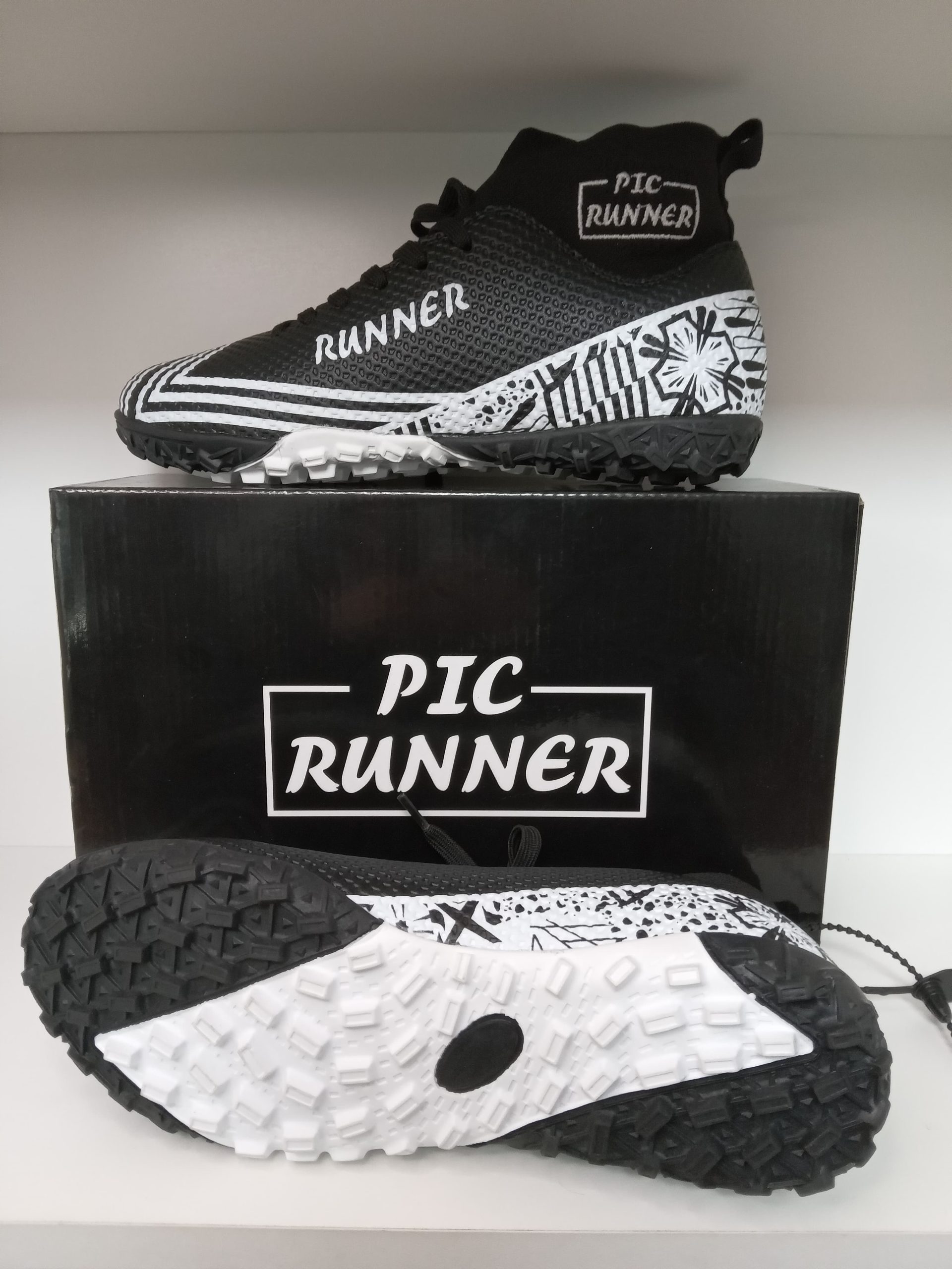 Storm black utbolera caña alta con media autoajustable