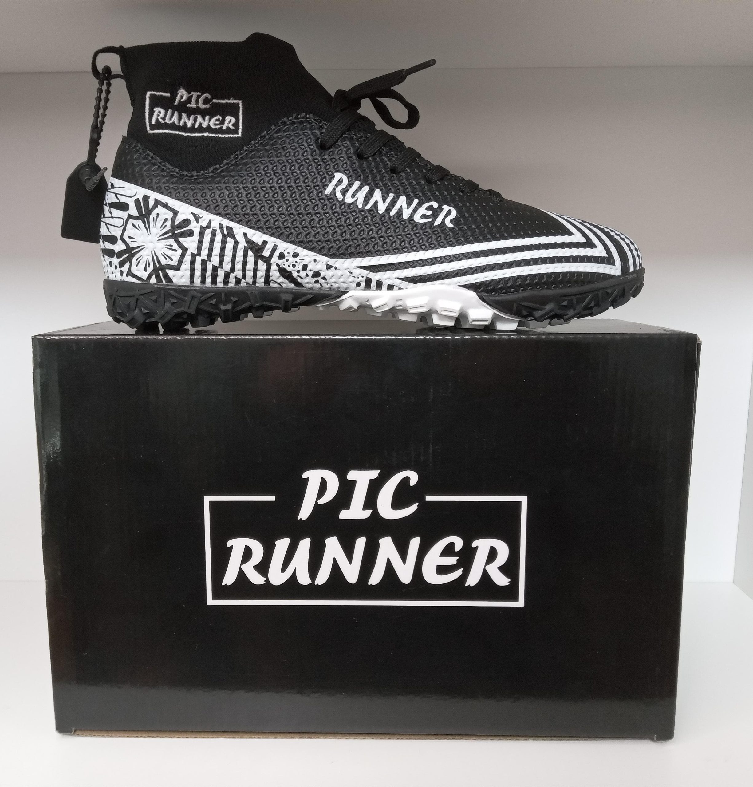 Storm black utbolera caña alta con media autoajustable